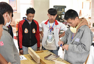 兴仁民族职业学校木制工艺品加工及木工机械专业